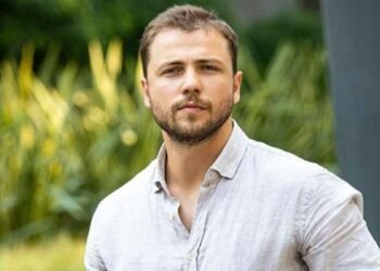 ممثل تركي شهير يتعرض لحادث مروع وهذا وضعه الصحي