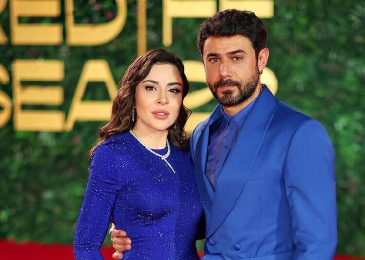 وسام فارس يحتفل بعيد ميلاد سارة أبي كنعان وقالب الحلوى الغريب يلفت الانظار