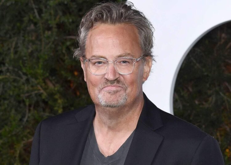 صدمة جديدة في وفاة ماثيو بيري.. اليكم التفاصيل