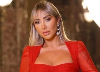 جويل مردينيان تبرر التعري؟