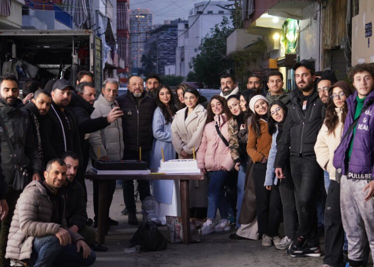 صنّاع “سكرة الحب” يحتفلون بانتهاء التصوير في بيروت