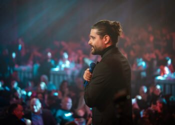 ناصيف زيتون يُحيي حفلة عيد الحبّ في عمان والجمهور تحوّل الى جوقة فنيّة