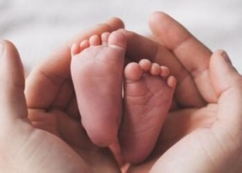 ممثلة لبنانية تفاجئ الجميع بصور مولودها الجديد