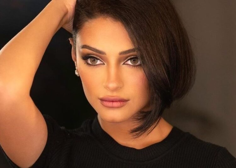 شوق الهادي تنهار بالبكاء بسبب طليقها الراحل