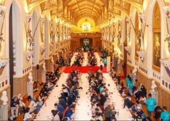 لأول مرة منذ ألف عام.. رفع الآذان وإفطار جماعي داخل قصر وندسور البريطاني