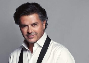 معجبة تُحرج راغب علامة.. ما فعلته على المسرح صادم