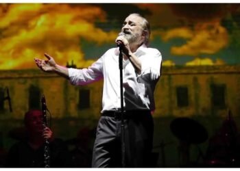 فيديو صادم لوفاة فولكان كوناك.. سقط على خشبة المسرح