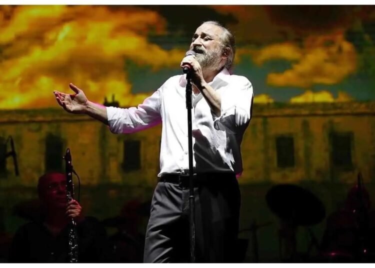 فيديو صادم لوفاة فولكان كوناك.. سقط على خشبة المسرح