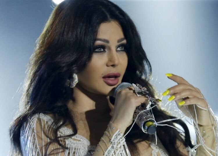 منع هيفاء وهبي من الغناء في مصر.. ما القصة؟