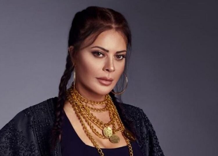 كارمن لبس توجه رسالة لفريق عمل مسلسل “بالدم”