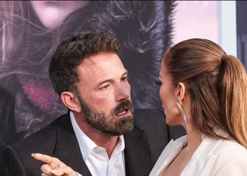 جينيفر لوبيز تشعر بـ”الخيانة” بعد رومانسية بن أفليك وطليقته