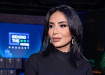 لبنى عبد العزيز تحصد نجاح بودكاست Behind The Sheen