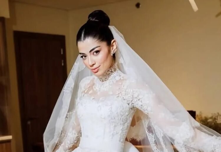 اليكم هذه المعلومات عن فستان زفاف ليلى أحمد زاهر من تصميم زهير مراد