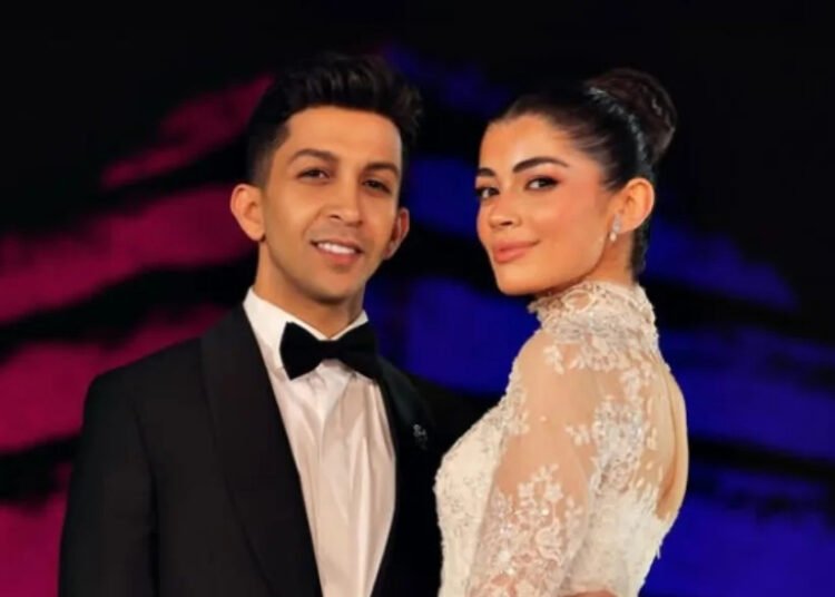 ليلى زاهر وهشام جمال يحتفلان بزفافهما بين الأهرامات