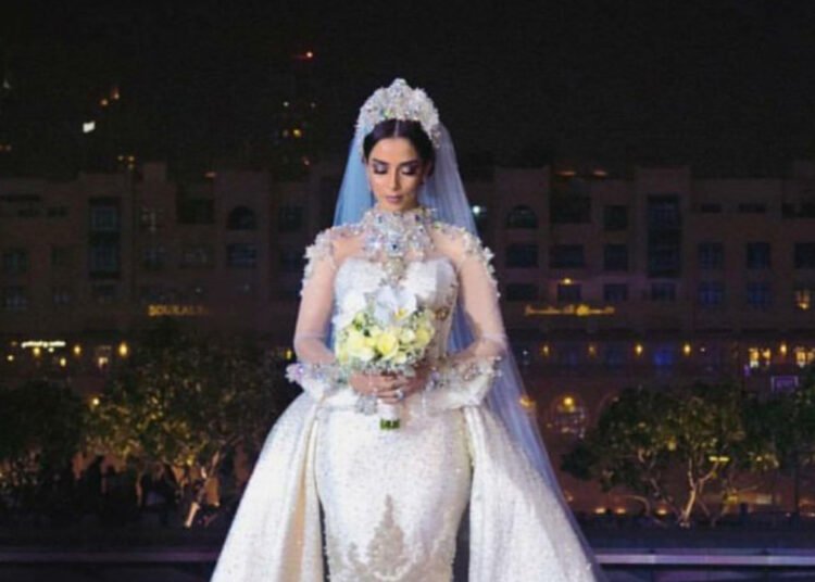 بلقيس فتحي تخطط لبيع فستان زفافها في مزاد علني