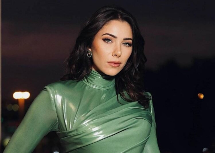 دانييلا رحمة كادت تفقد نظرها وتوثق خضوعها لعملية دقيقة