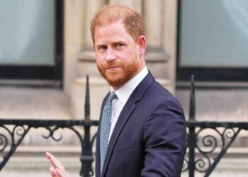 الأمير هاري في تصريحات صادمة: لا أعلم كم تبقّى لوالدي