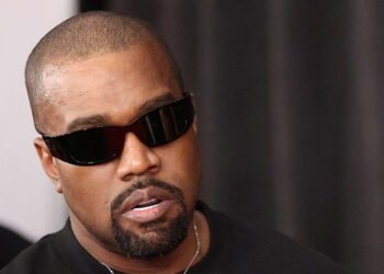 كانييه ويست يفقد أعصابه في بث مباشر