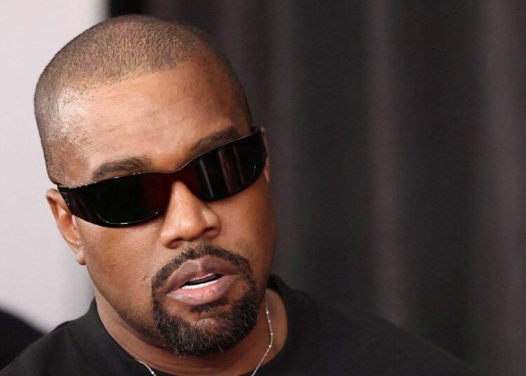 كانييه ويست يفقد أعصابه في بث مباشر