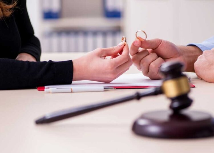 بعد ماريتا الحلاني.. ممثل لبناني يحذف صوره مع زوجته فهل انفصلا؟