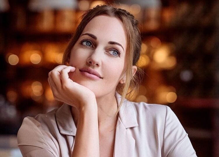 مريم اوزرلي تكشف معاناتها من الفقر وحقيقة اجهاض ابنتها