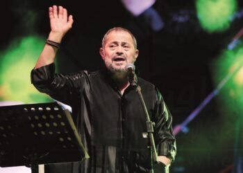 جورج وسوف يتأثر بشدة على المسرح خلال حفل عيد الاضحى