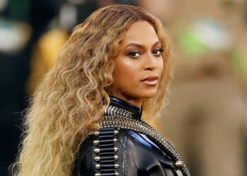 سقوط سروال بيونسيه امام الجميع وهكذا كانت ردة فعلها