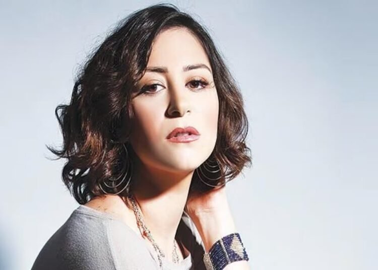 ما حقيقة زواج منة شلبي؟