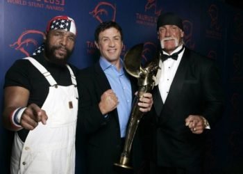 سيلفستر ستالون ينعى هالك هوغان بقلب مكسور