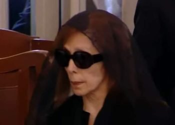 لحظة وصول السيدة فيروز لوداع ابنها زياد الرحباني