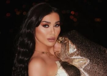 نادين الراسي تكشف تفاصيل ابتزازها وأخذ حضانة طفليها منها