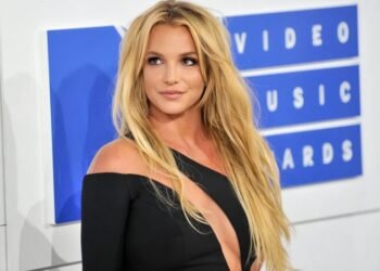 بريتني سبيرز تثير الجدل.. هل تبنت طفلة؟