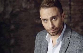 حسام حبيب يتعرض لإصابة قوية على المسرح