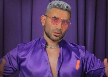 إطلالة أحمد سعد الغريبة تعرّضه للانتقادات الساخرة