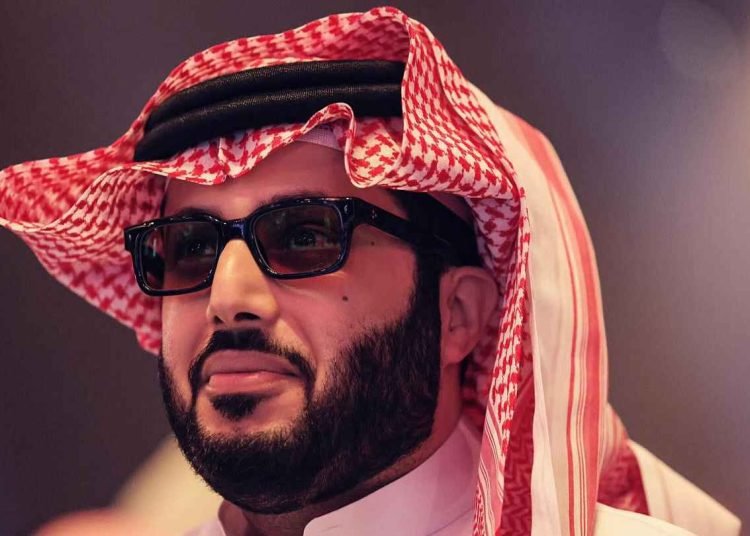 تركي آل الشيخ يمازح سايمون كاول.. ما القصة؟