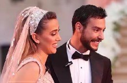 سليمان عاجي الشهير بـ”ام تحسين” يحتفل بزفافه في قلعة دمشق