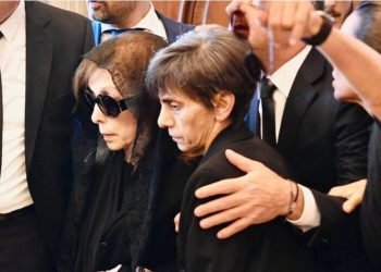 لليوم الثاني.. السيدة فيروز تستقبل المعزّين بابنها زياد الرحباني