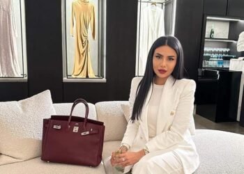 لبنى عبد العزيز: أناقة على الشاشة وأسلوب يعكس قوة الحضور