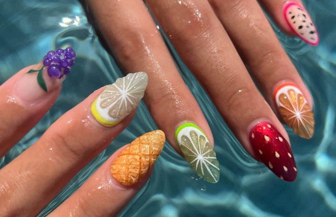 أظافر الليمون تزيّن صيحات صيف 2025