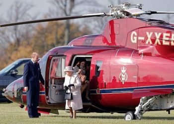 الملك تشارلز يعرض مروحية وسيارة الملكة إليزابيث للبيع.. اليكم السبب