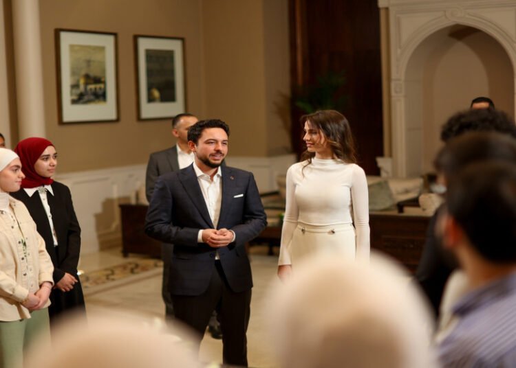 الأميرة رجوة تستقبل والأمير الحسين أوائل الأردن