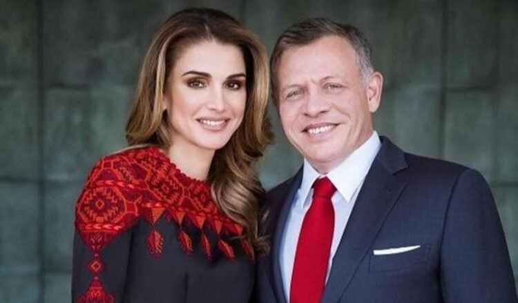 لقطة عفوية لـ الملكة رانيا برفقة الملك عبدالله