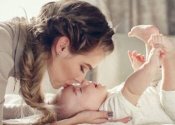 هكذا تحمين مشاعرك من إنهاك الأمومة