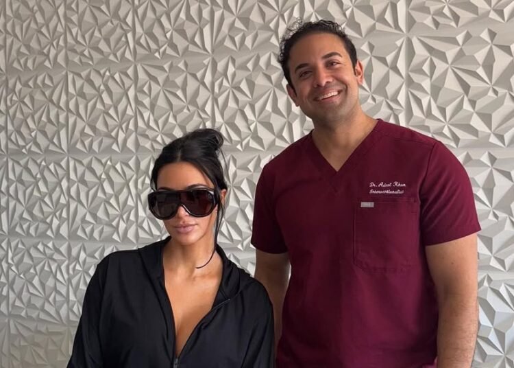 كيم كارداشيان تنشر صور علاجها بالخلايا الجذعية