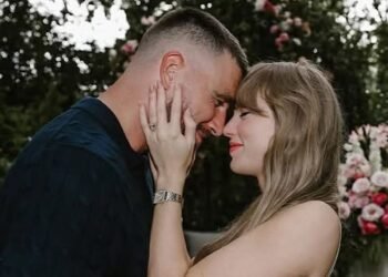 أستاذ جامعي يلغي محاضرته احتفالا بخطوبة تايلور سويفت