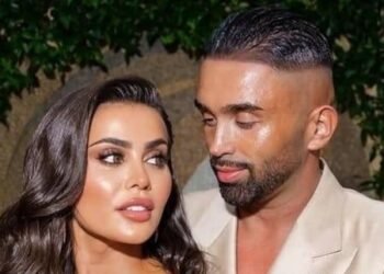 يومي تستعرض هدية زوجها الفارهة والمصممة خصيصاً لها