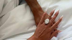 هل خاتم زواج جورجينا رودريغيز أغلى من خاتم خطوبة لورين سانشيز؟