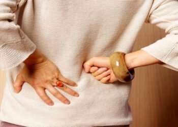 هشاشة العظام.. تهديد صامت للنساء بعد سن الأربعين