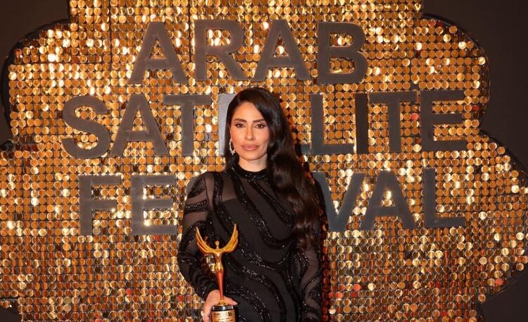 إلهام علي تحصد جائزة أفضل ممثلة سعودية في مهرجان الفضائيات العربية 2025