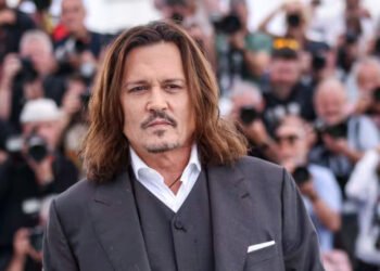 جوني ديب يتبرع بكامل راتبه لابنه.. اليكم التفاصيل